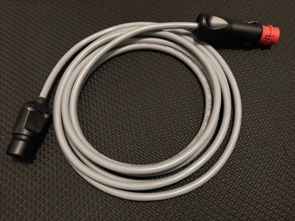 Nabíjecí kabel do auta (1)